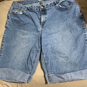 Cato Woman’s Bermuda Short size 18W